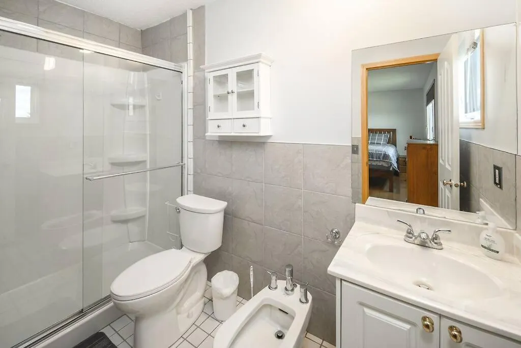 アパート 3Br2Ba Dbl Garage Home Fenced Yard Near Downtown And Yyc Pet Ok カナダ