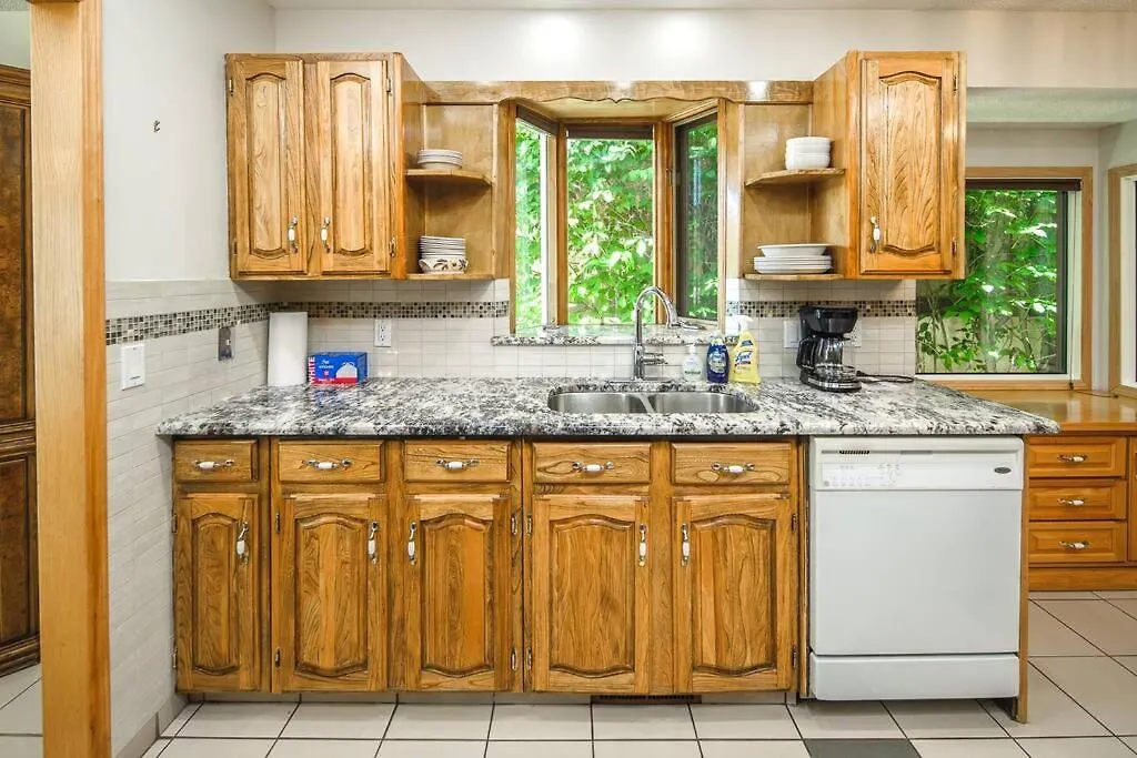 アパート 3Br2Ba Dbl Garage Home Fenced Yard Near Downtown And Yyc Pet Ok カナダ